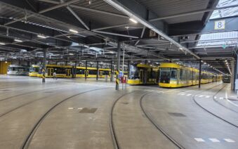 Žáci 8.C a 9.B nahlédli do zákulisí plzeňské MHD: Návštěva moderní vozovny Slovany!