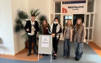 Školní parlament se zúčastnil zasedání Žákovského městského parlamentu