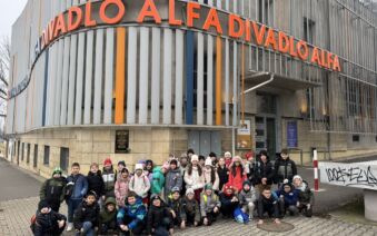 Žáci 2. tříd navštívili divadlo Alfa