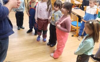 Návštěva předškoláků u našich prvňáků
