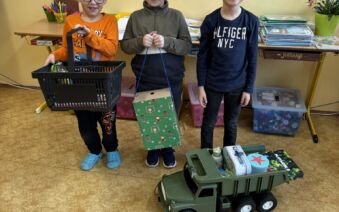 Druháčci byli ve škole bez aktovek