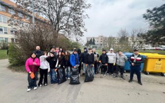 Ukliďme Česko: žáci 13. ZŠ pomohli svému okolí