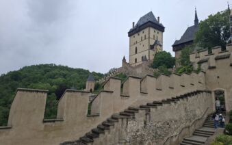 Školní výlet 4. tříd – Oživlá vlastivěda na Karlštejně